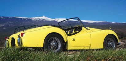 TRIUMPH TR3 A
1960
Conçue pour rivaliser avec les MG et Jaguar, la Triumph

TR2 est...