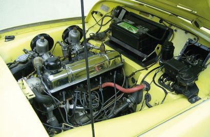 TRIUMPH TR3 A
1960
Conçue pour rivaliser avec les MG et Jaguar, la Triumph

TR2 est...