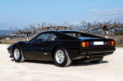 FERRARI 308 GTB
1978
La lignée des Ferrari à moteur V8 central avait débuté avec...