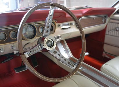Ford Mustang Fastback
1965
La Mustang fut dévoilée en avril 1964, en plein milieu...