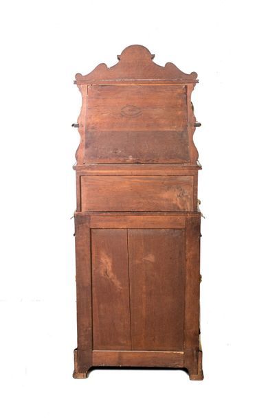 Alphonse GIROUX et Cie Cabinet en bois noirci et sculpté, ouvrant en façade de sa...