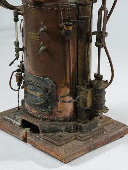 MAISON RADIGUET Machine à vapeur réduite en cuivre rouge, bronze, laiton et fonte....