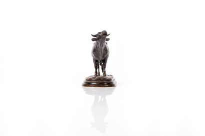 ROSA BONHEUR (1822 - 1899) Taureau.

Bronze à patine brune.

H. 15 cm, L. 20 cm.



Bronze...