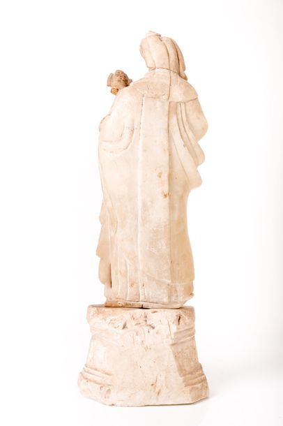 VIERGE DITE "TRAPANI" Vierge à l'Enfant (autrefois couronnée) en albâtre sculpté...