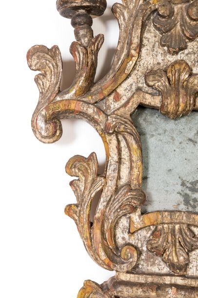 ANCIEN CANON D'AUTEL formant miroir en bois sculpté, argenté et doré, riche ornementation...