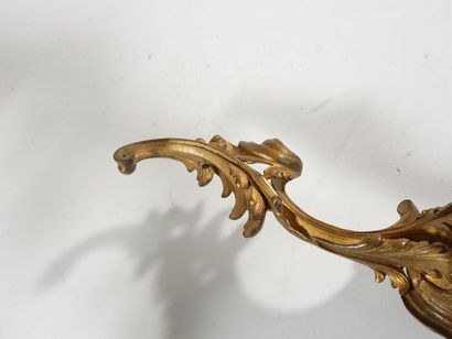 GRANDE PAIRE D'APPLIQUES en bronze doré ciselé à cinq bras de lumière en forme de...