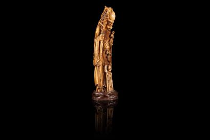 null Statuette de Shoulao 

An ivory figure of Shoulao, China, first half of 20th...