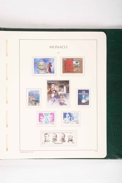 null Monaco : 

Collection de timbres-poste entre les années 1920 et 2000, neufs...