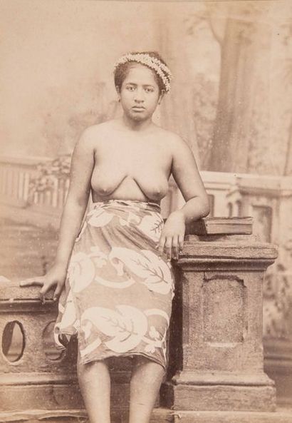 null S. HOARE, Papeete, TAHITI

Types (24) et paysage (1) d’Océanie, c. 1890

25...