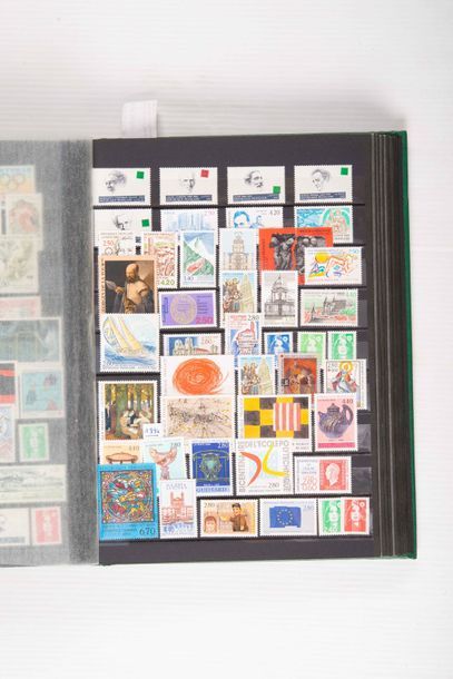 null France et Monaco : 

3 classeurs de timbres-poste, principalement neufs sans...