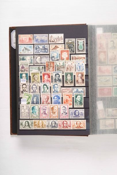 null France et Monaco : 

3 classeurs de timbres-poste, principalement neufs sans...