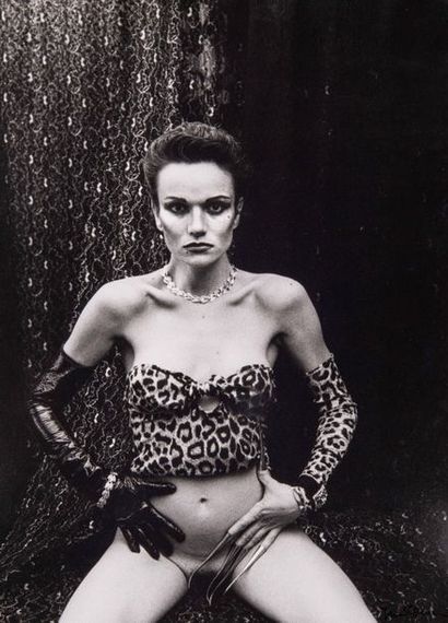 null Irina IONESCO (née en 1930)

Etude de nu ganté en bustier léopard, c. 1970

Tirage...