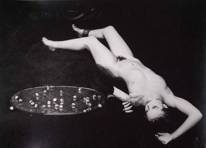 null Irina IONESCO (née en 1930)

Etude de nu alongé, c.1970

Tirage argentique d’époque...