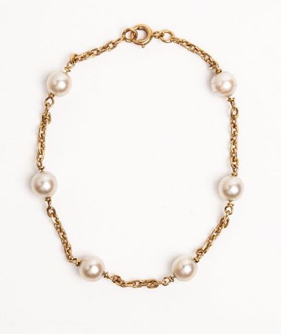 null Bracelet en or jaune (750 millièmes) formé d'une maille forçat ponctuée de perles...