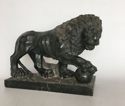 null Ecole Italienne du XIXème siècle d'après l'Antique

Lion en marbre vert Médici,...