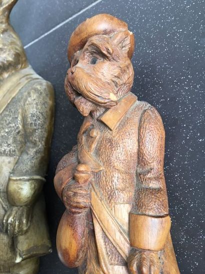 null Sujet chien chasseur en bois sculpté et cornes - Hauteur : 31 cm

On y joint...