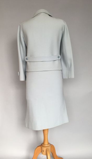 null COURREGES Paris 000 Tailleur en lainage bleu ciel taille 38 (auréoles à la doublure...