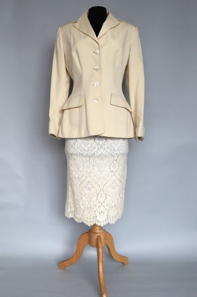  JUNKO SHIMADA Veste en lainage et Jupe en dentelle ivoire taille 40 (petites tâches...