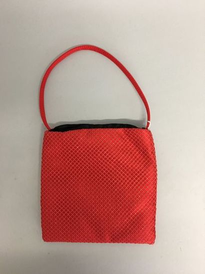 null GIORGIO ARMANI Petit sac du soir en satin rouge et résille - largeur 15cm