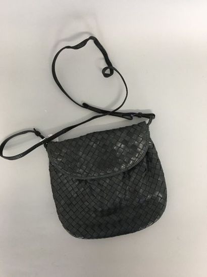 null BOTTEGA VENETA Sac à bandoulière en cuir tressé marine largeur 22cm

(bon é...