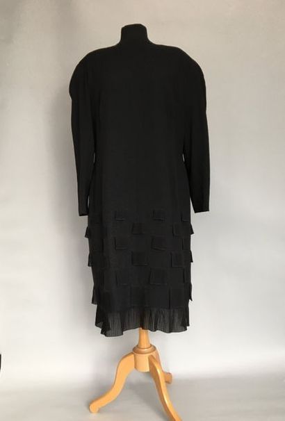 null LOUIS FERAUD Robe en crêpe et petits volants de mousseline noir taille 48