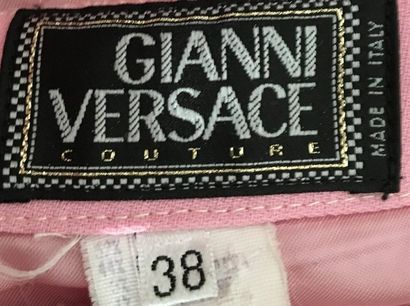 null GIANNI VERSACE Tailleur en lainage rose taille 38 ( auréoles)