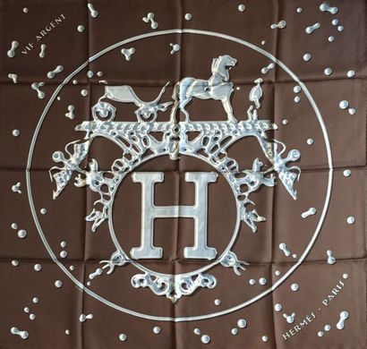 null HERMES Paris "Vif argent" par Dimitri Rybaltchenko - Carré en soie marron, gris...