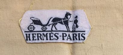 null HERMES Paris Etole en lainage jaune paille motif fer à cheval circa 1940 - 144x30cm...