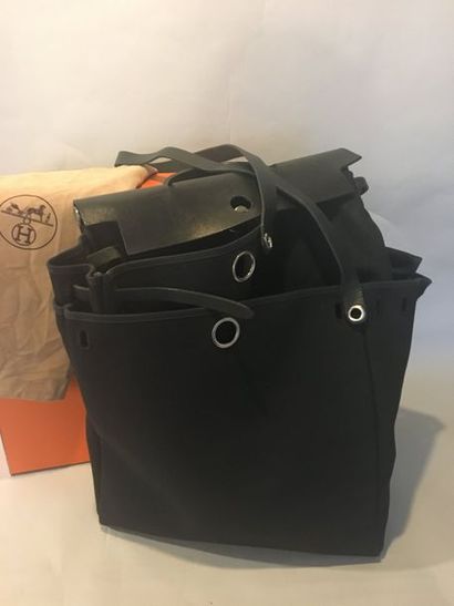 null HERMES Paris Sac Herbag en toile et cuir noir avec 2 poches bandoulière 2 clefs...