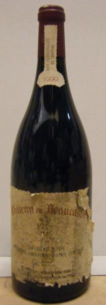 null 1 Magnum BEAUCASTEL 1999 Etiquette tachée, abîmée. Label stained, damaged.