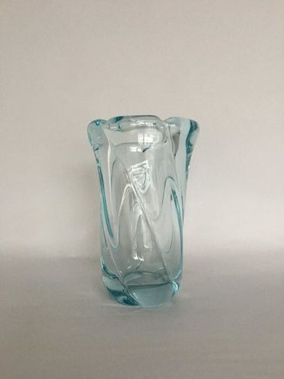null DAUM Nancy France Vase à côtes torses en cristal teinté bleu circa 1950
Ht ...