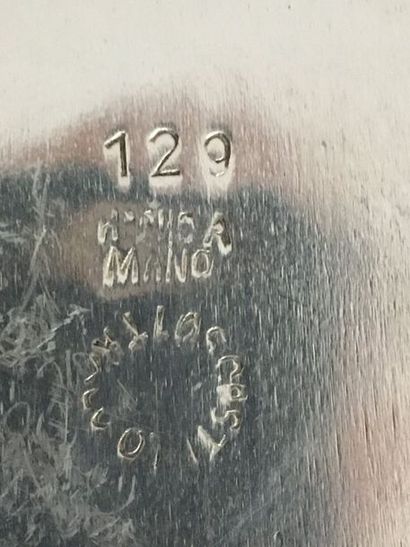 null LOS CASTILLO Mexique Corbeille à bordure lancéolée en métal argenté martelé...