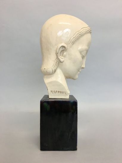null Raymond RAFFOUR (1901-1988)
Buste de femme circa 1940
Céramique émaillée ivoire
Ht...