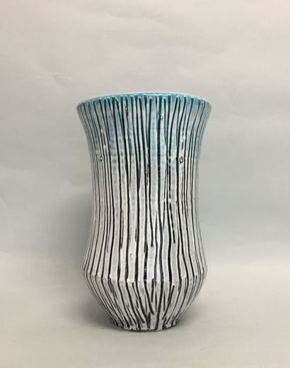 null ACCOLAY Vallauris Vase balustre en céramique grise à filets noirs coulures intérieures...