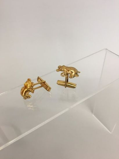null Pair of cufflinks teddy bear in silver english gold weight 10,2g

Length 2 ...