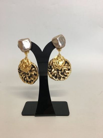 null Yves SAINT LAURENT Pair of ear clips in shaped gold and silver plated metal...