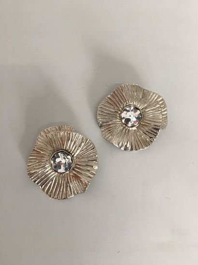 null Yves SAINT LAURENT Rive Gauche Pair of silver metal flower ear clips and central...