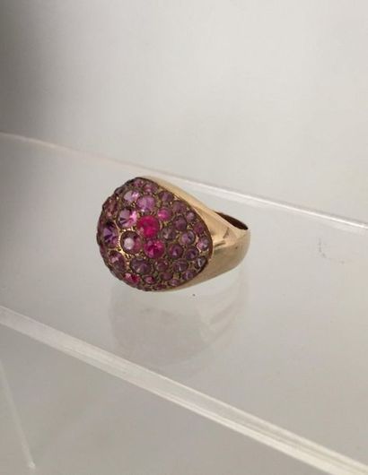 null 585 thousandths (14K) gold dome ring with pink stones gross weight 6.2g TDD...