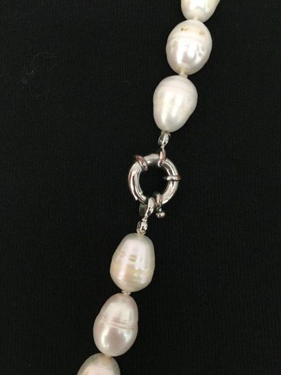null Long necklace of baroque river pearls clasp silver plated metal ring length...