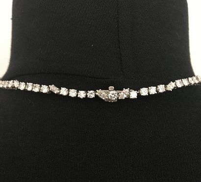 null Necklace river of round diamonds and shuttle in platinum 950 thousandths and...