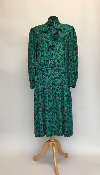 null LANVIN Paris Robe à Lavallière en soie verte imprimée de fleurs en mauve rose...