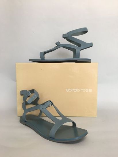 null SERGIO ROSSI Pair of blue rubber strappy sandals Size 39

(with its box - very...