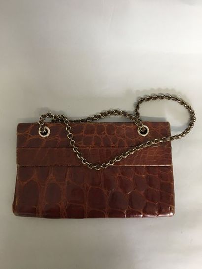 null Fawn crocodile bag with gold metal chain and leather lace circa 60 

(wears...