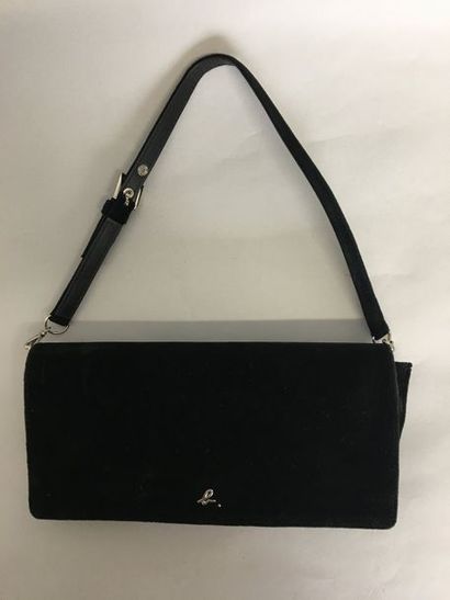 null AGNES B Travel Shoulder bag in black velvet - width 25cm

(traces of use)