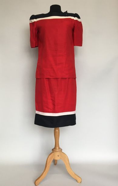 null VALENTINO Boutique Tunic and skirt set in navy red and ivory cotton Size 40

(missing...