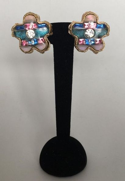 null CHRISTIAN LACROIX Pair of gold resin and strass star ear clips - signed 

Diam...