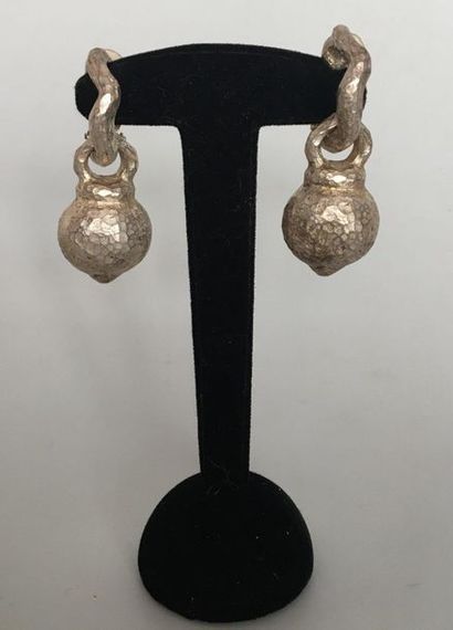 null ALEXIS LAHELLEC Pair of silver metal tassel ear clips - monogrammed (worn)

Ht...