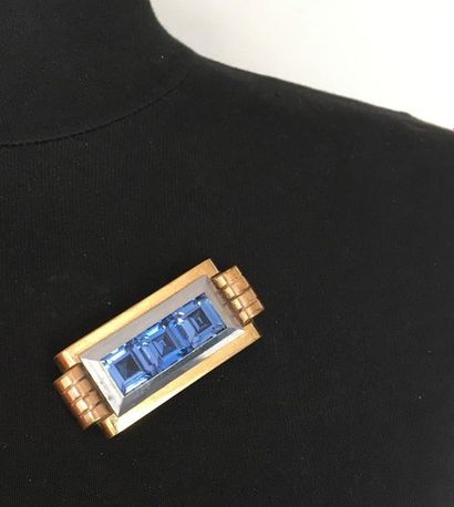 null Rectangular 2 tone metal brooch centered with 3 blue stones cut to degree -...