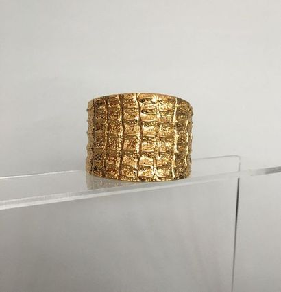 null YVES SAINT LAURENT by ROBERT GOOSSENS Gold metal crocodile cuff - signed 

6...