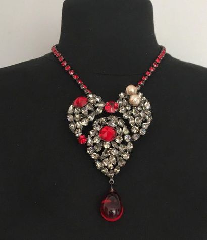 null YVES SAINT LAURENT Haute Couture Collier à pendentif broche coeur en métal noirci...